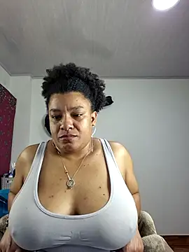 Snapshot of Selket11 chatting on 12.18.25 Selket11 online show from 12.18.25