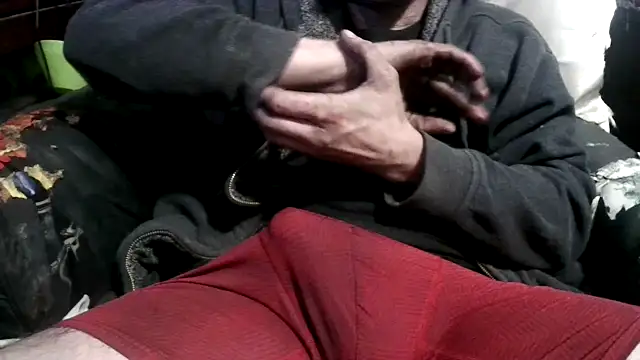 Snapshot of robeaulieu02 chatting on 01.01.25 robeaulieu02 online show from 01.01.25