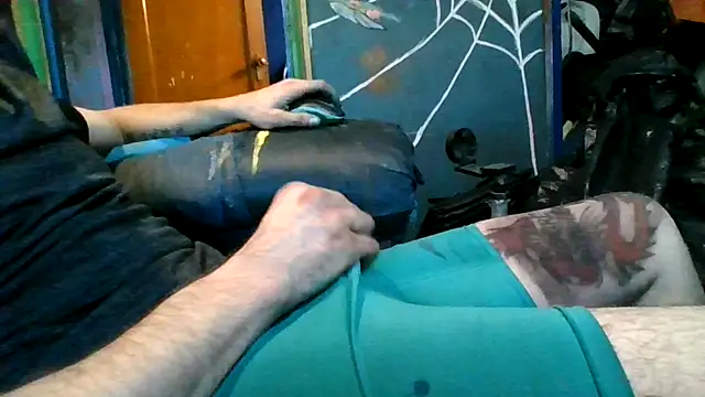 Snapshot of robeaulieu02 chatting on 11.19.25 robeaulieu02 online show from 11.19.25