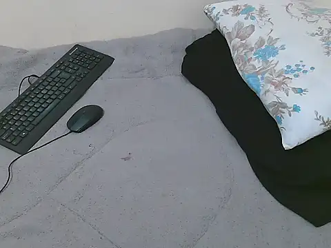 lella-0 online show from 02.17.25