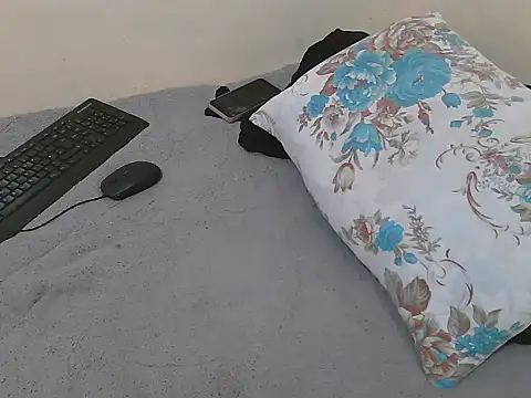 lella-0 online show from 02.18.25