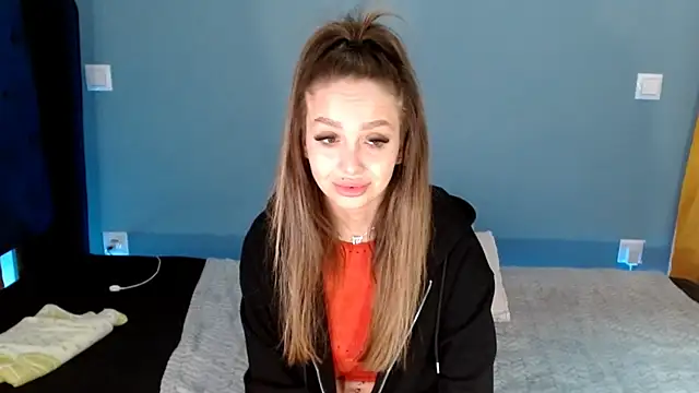 AnnaMaee online show from 12.15.24