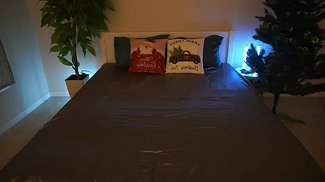 MagicPeachh  online show from 12.19.25