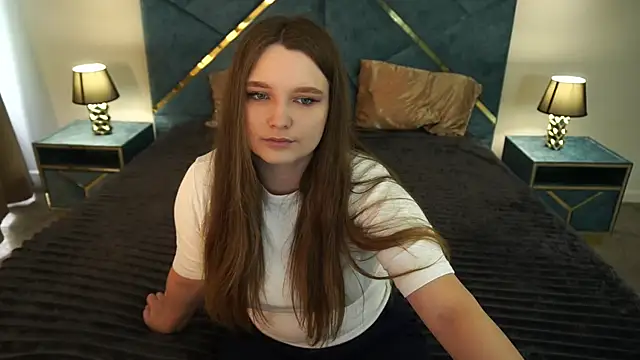 MagicPeachh  online show from 07.10.26