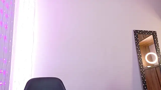 Snapshot of im_anna_ chatting on 10.19.25 im anna  online show from 10.19.25