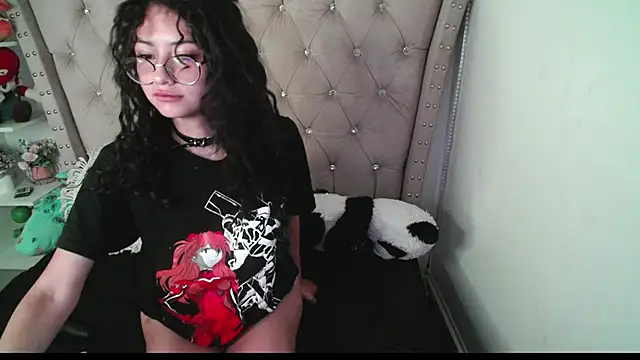 Snapshot of CherieCurl chatting on 09.23.25 CherieCurl online show from 09.23.25