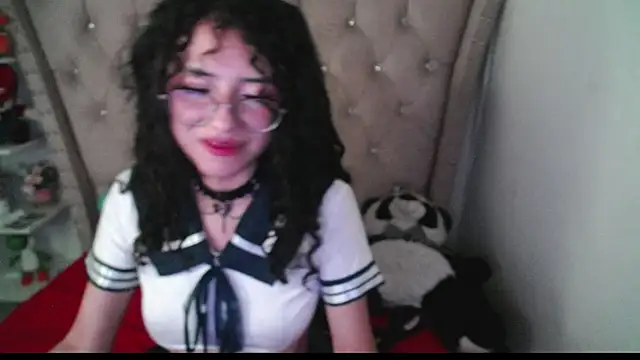 Snapshot of CherieCurl chatting on 11.06.25 CherieCurl online show from 11.06.25