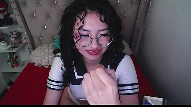 Snapshot of CherieCurl chatting on 11.28.25 CherieCurl online show from 11.28.25