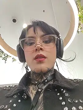 taaylor33 online show from 06.18.26
