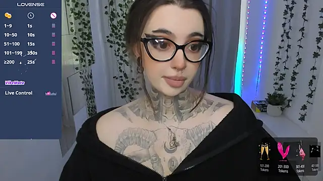 Snapshot of Dixi_Pixi_ chatting on 05.14.26 Dixi Pixi online show from 05.14.26