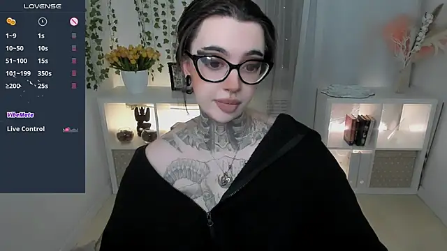 Snapshot of Dixi_Pixi_ chatting on 05.23.26 Dixi Pixi online show from 05.23.26