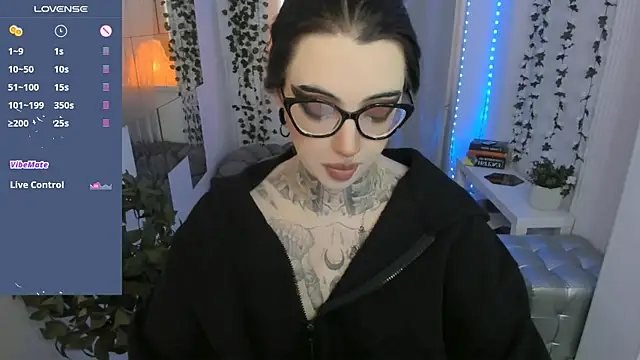 Snapshot of Dixi_Pixi_ chatting on 06.04.26 Dixi Pixi online show from 06.04.26