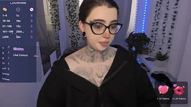 Snapshot of Dixi_Pixi_ chatting on 06.19.26 Dixi Pixi online show from 06.19.26