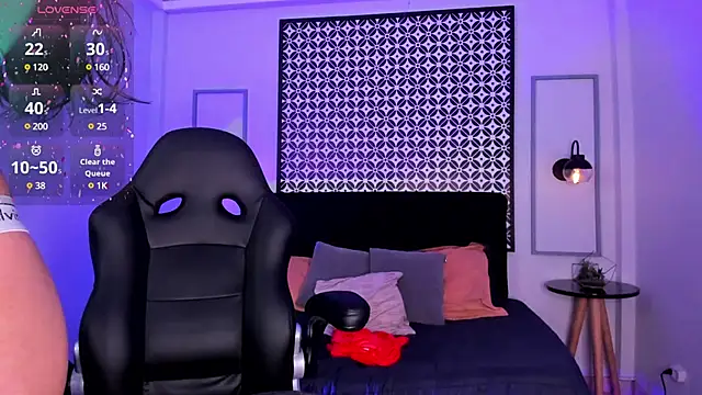 Chloe fischer  online show from 03.21.25