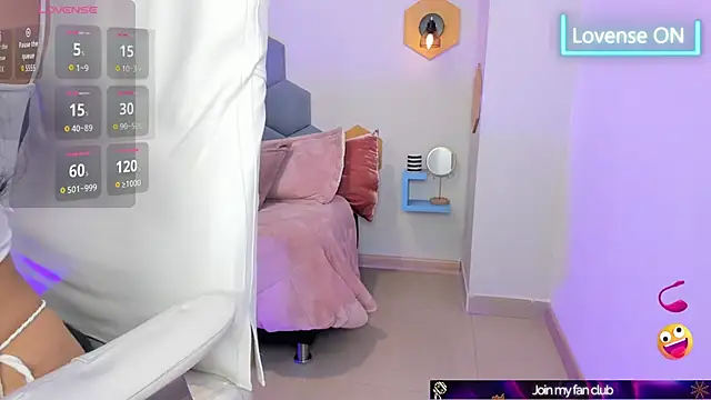 Chloe fischer  online show from 10.22.25