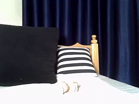 Snapshot of curvy_natallie chatting on 09.30.25 curvy natallie online show from 09.30.25