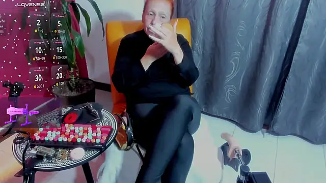 Snapshot of BrendaSex_Hot chatting on 10.03.25 BrendaSex Hot online show from 10.03.25