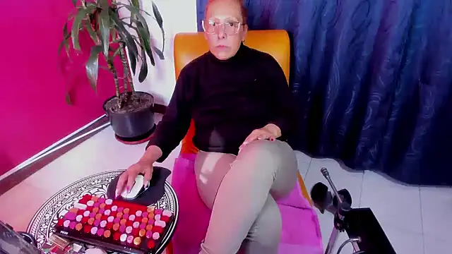 Snapshot of BrendaSex_Hot chatting on 11.07.25 BrendaSex Hot online show from 11.07.25