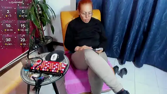 Snapshot of BrendaSex_Hot chatting on 11.21.25 BrendaSex Hot online show from 11.21.25