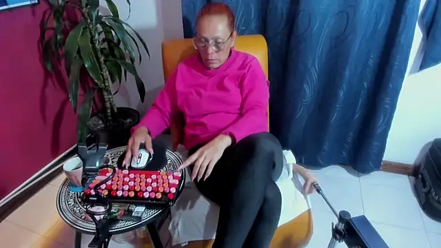 Snapshot of BrendaSex_Hot chatting on 11.22.25 BrendaSex Hot online show from 11.22.25