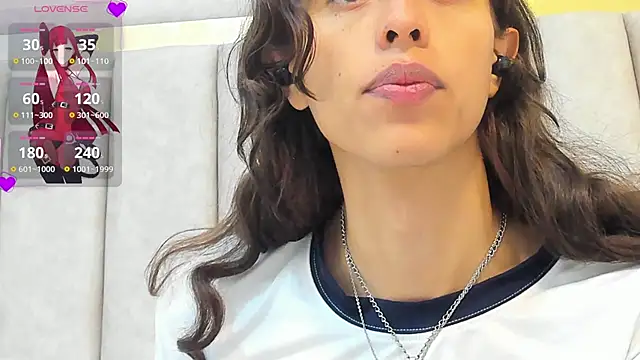 Snapshot of FreyaMoller chatting on 12.19.24 FreyaMoller online show from 12.19.24