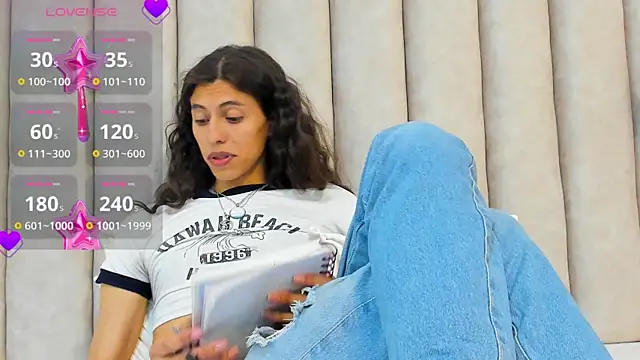 Snapshot of FreyaMoller chatting on 02.18.25 FreyaMoller online show from 02.18.25