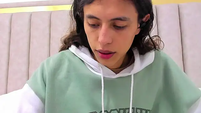 Snapshot of FreyaMoller chatting on 03.12.26 FreyaMoller online show from 03.12.26