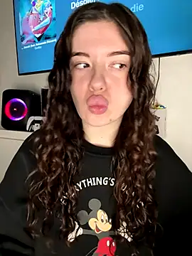 Kimi Ass online show from 11.26.25