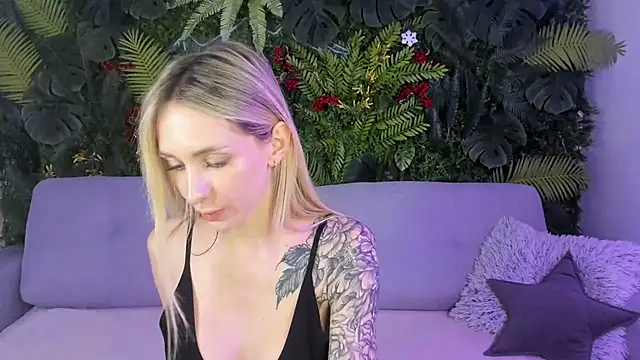 Snapshot of Horny_Blond chatting on 11.08.25 Horny Blond online show from 11.08.25