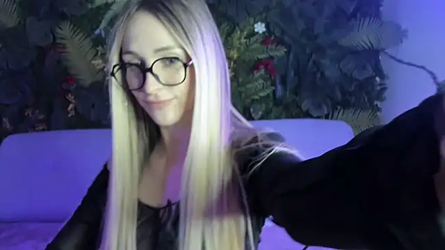 Snapshot of Horny_Blond chatting on 12.15.25 Horny Blond online show from 12.15.25