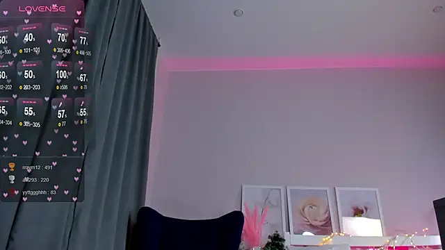 Snapshot of Elis_Fox chatting on 12.25.24 Elis Fox online show from 12.25.24