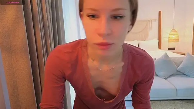 Snapshot of Elis_Fox chatting on 12.20.25 Elis Fox online show from 12.20.25