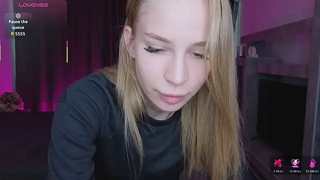 Snapshot of Elis_Fox chatting on 03.08.26 Elis Fox online show from 03.08.26