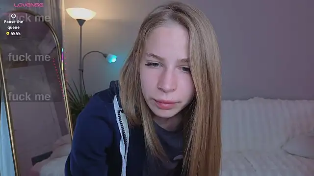 Snapshot of Elis_Fox chatting on 05.15.26 Elis Fox online show from 05.15.26