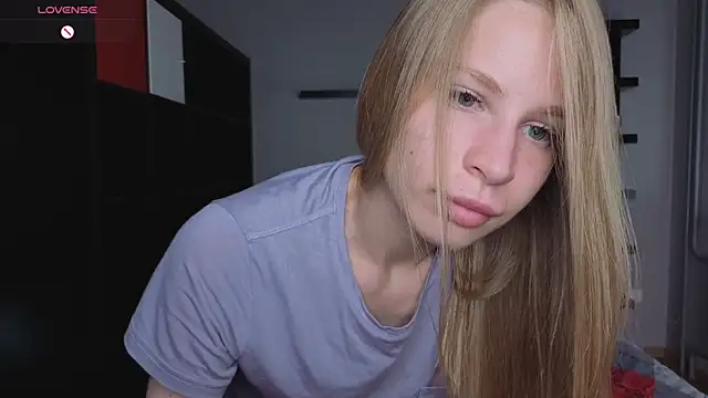 Snapshot of Elis_Fox chatting on 06.15.26 Elis Fox online show from 06.15.26