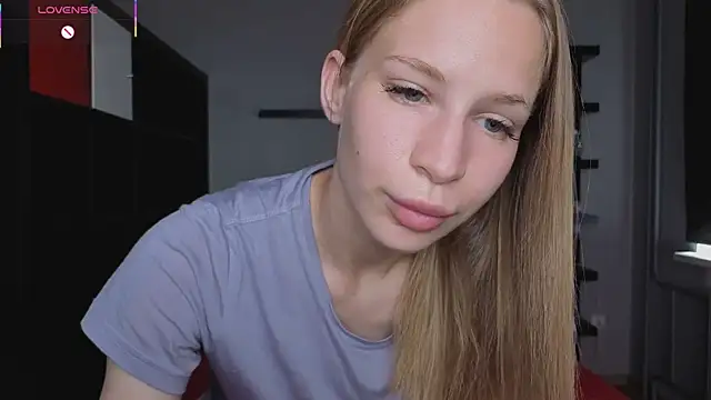 Snapshot of Elis_Fox chatting on 06.19.26 Elis Fox online show from 06.19.26