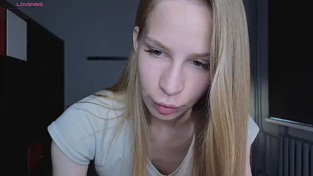 Snapshot of Elis_Fox chatting on 06.23.26 Elis Fox online show from 06.23.26