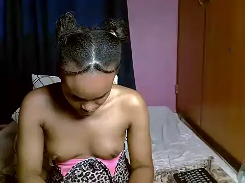 Queen petite  online show from 06.29.26