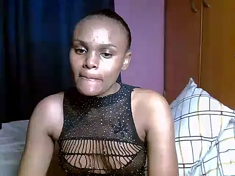 Queen petite  online show from 07.21.26