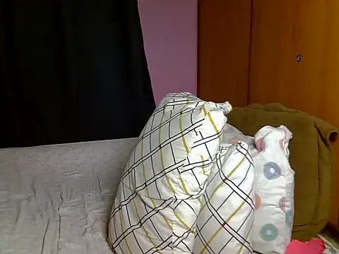 Queen petite  online show from 07.29.26