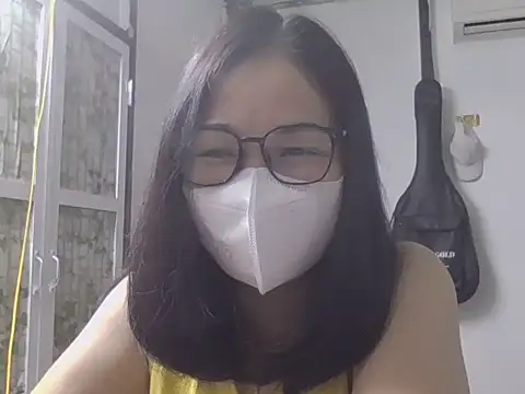 Snapshot of MaiHuong77 chatting on 11.02.25 MaiHuong77 online show from 11.02.25