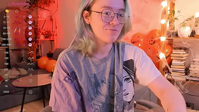 alisahug online show from 10.23.25