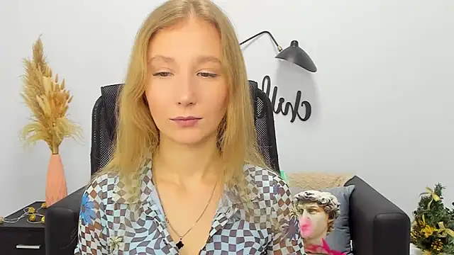 LolaWilsons online show from 01.07.25