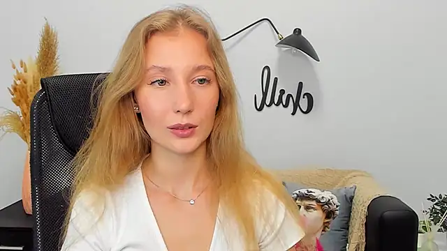 LolaWilsons online show from 01.16.25