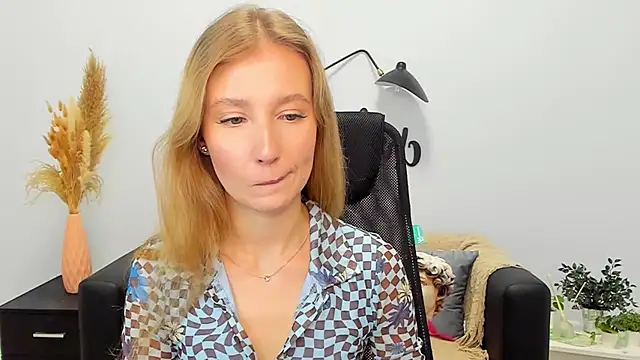 LolaWilsons online show from 01.22.25