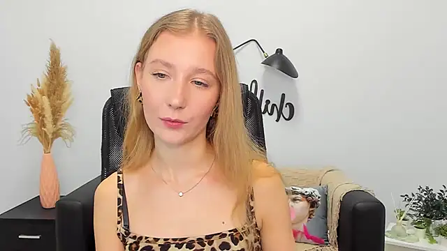 LolaWilsons online show from 01.27.25