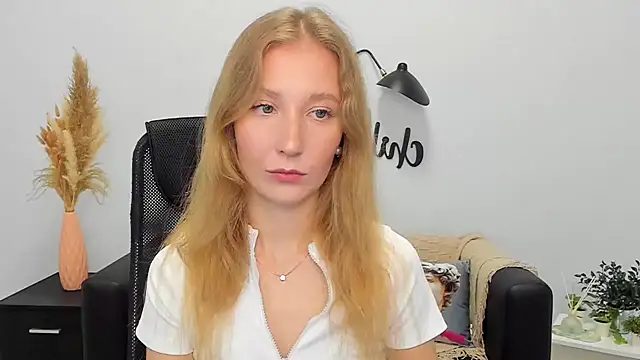 LolaWilsons online show from 01.28.25