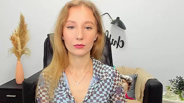 LolaWilsons online show from 02.05.25