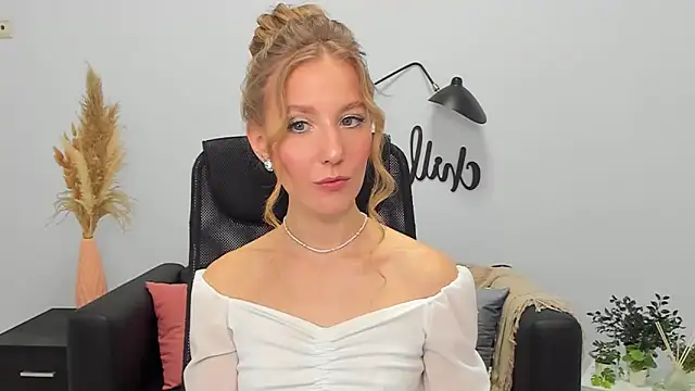 LolaWilsons online show from 02.08.25