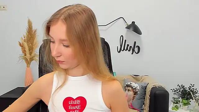 LolaWilsons online show from 02.11.25